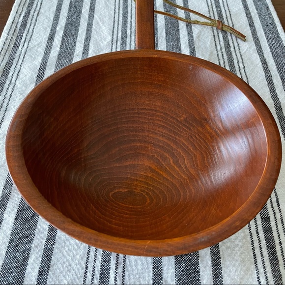 Munising Primitive 3 footed wooden bowl with handle - Picture 3 of 7